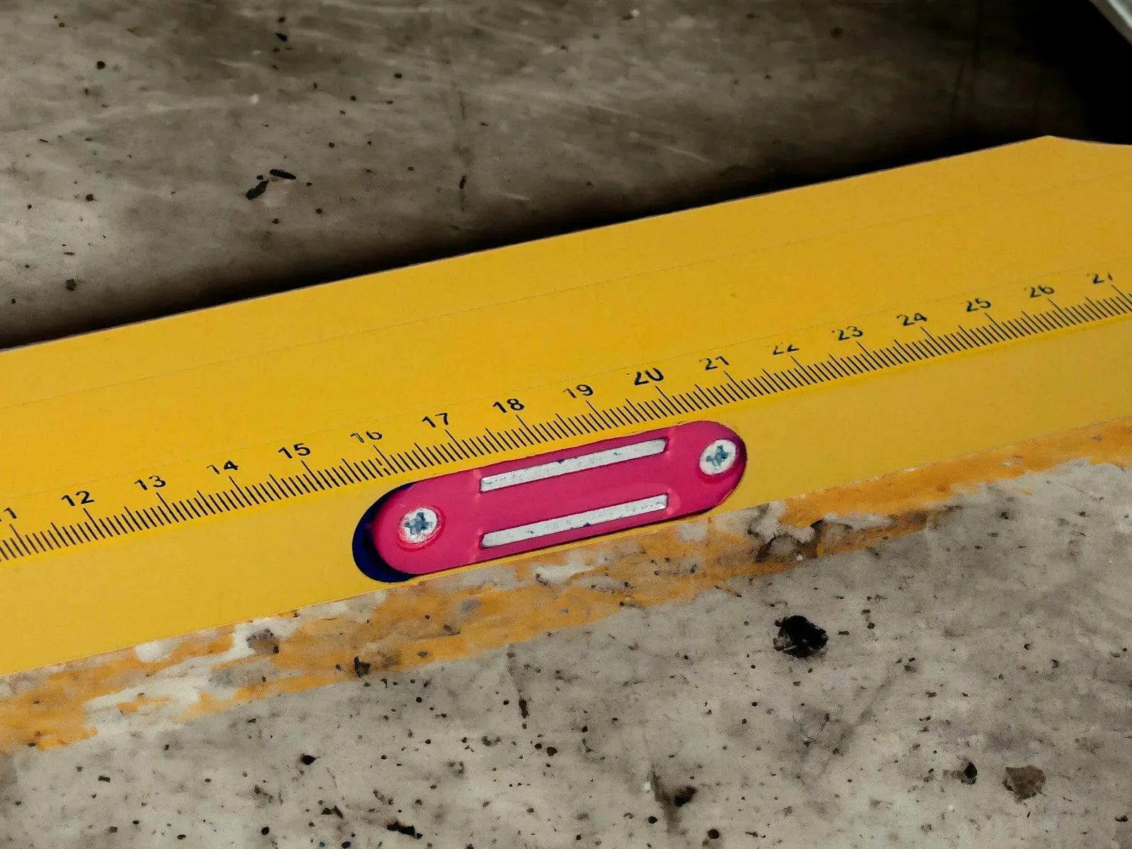 600mm Magnetic 3 Vial Aluminium Spirit Level