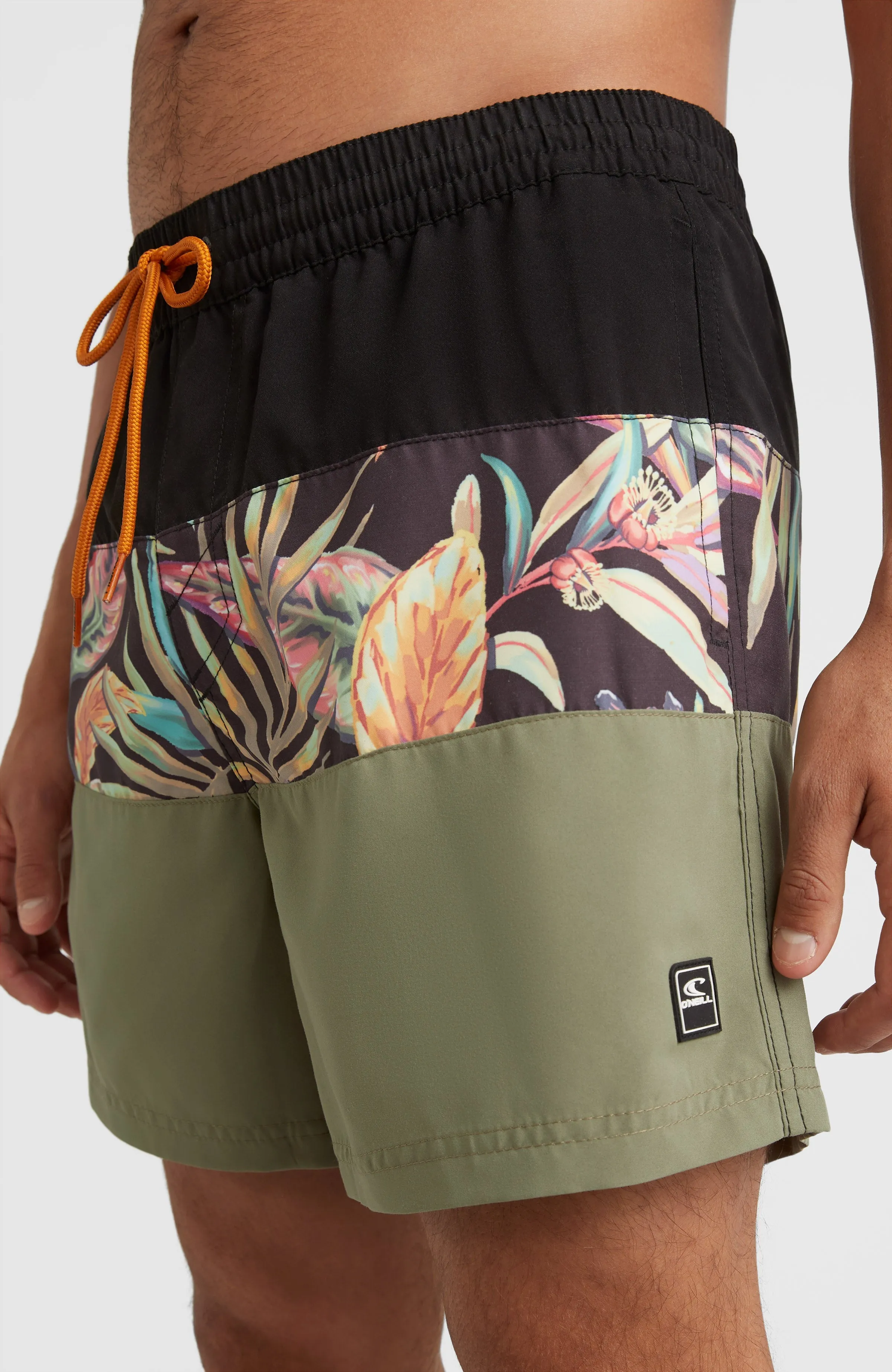 Cali Block 15'' Badehose | Black Tropical Flower