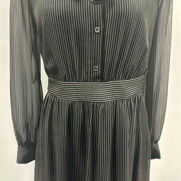 Diane von Furstenberg 'Arabella' Pinstripe Silk Dress Sz 8 Professional Timeless