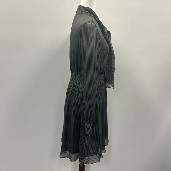 Diane von Furstenberg 'Arabella' Pinstripe Silk Dress Sz 8 Professional Timeless