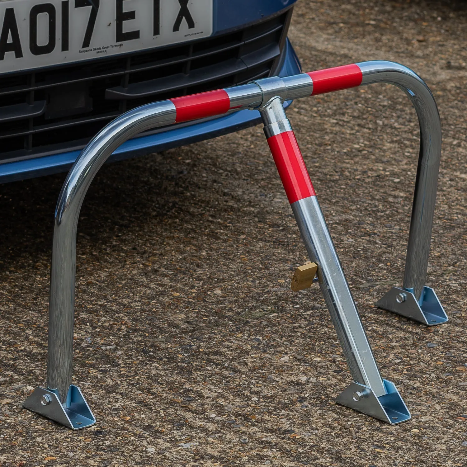 Woodside Folding Driveway Security Car Parking Barrier Bollard Post   Padlock
