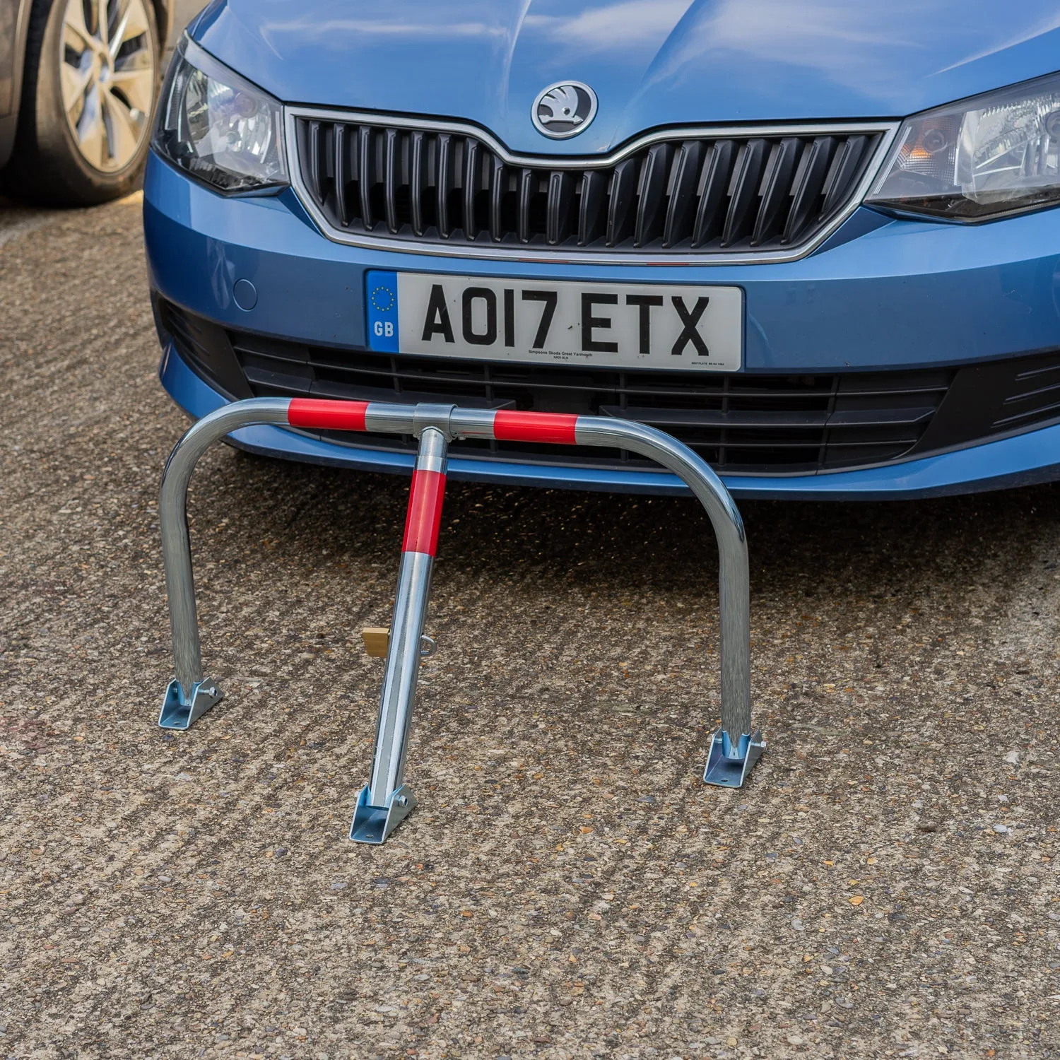 Woodside Folding Driveway Security Car Parking Barrier Bollard Post   Padlock