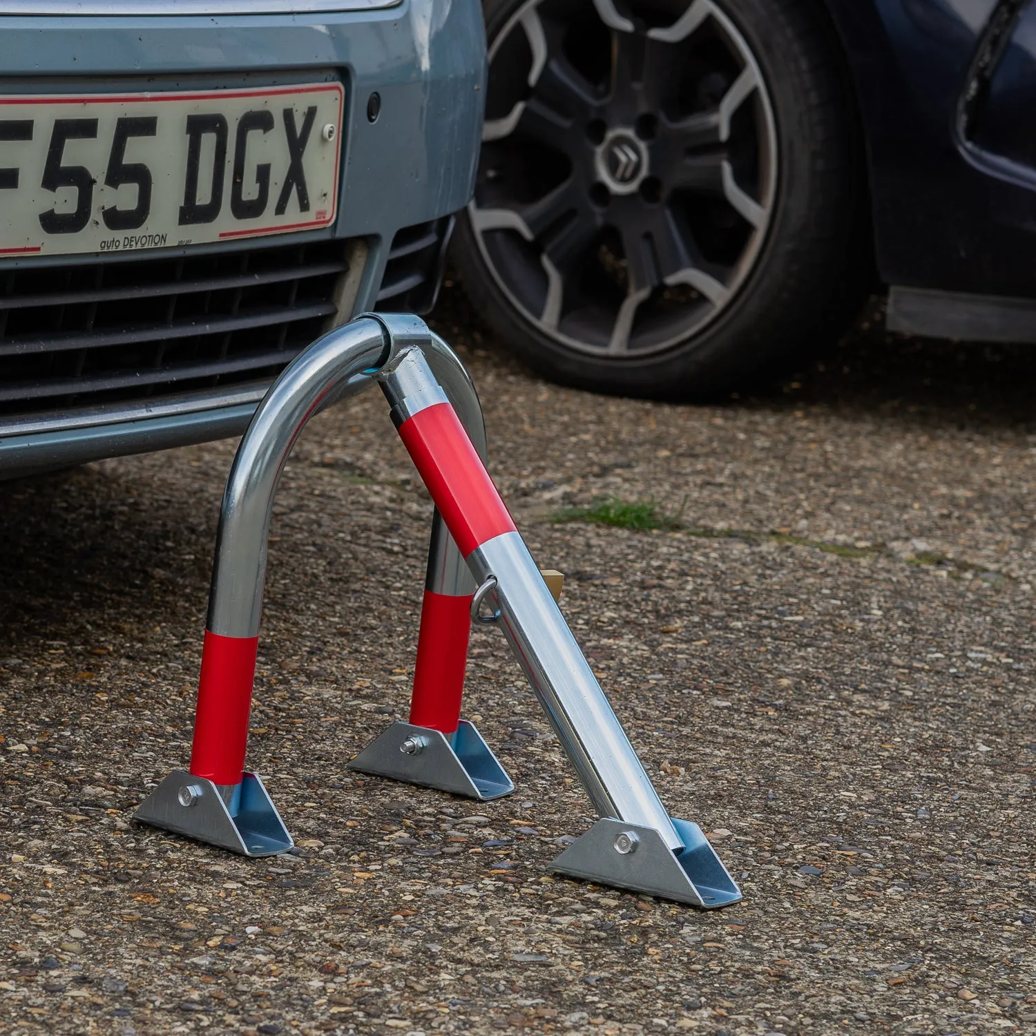Woodside Folding Driveway Security Car Parking Barrier Bollard Post   Padlock